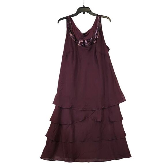 SLNY Dresses & Skirts - Women's SLNY Maroon Mini Dress Size 18